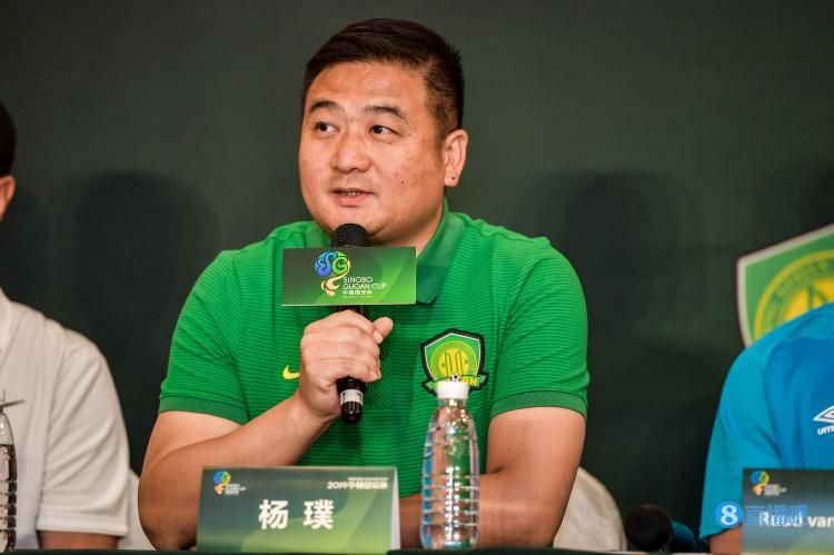 一声紧凑的呻吟